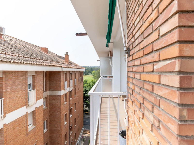 Bright 3-bedroom apartment with a beautiful view on the top floor, located in the Centre-Estació area of Sant Cugat. Photo:  28
