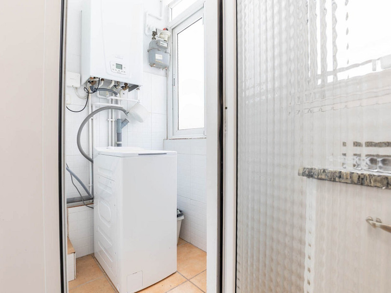 Bright 3-bedroom apartment with a beautiful view on the top floor, located in the Centre-Estació area of Sant Cugat. Photo:  33