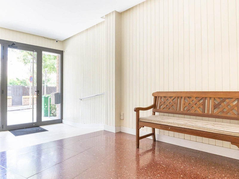 Bright 3-bedroom apartment with a beautiful view on the top floor, located in the Centre-Estació area of Sant Cugat. Photo:  36