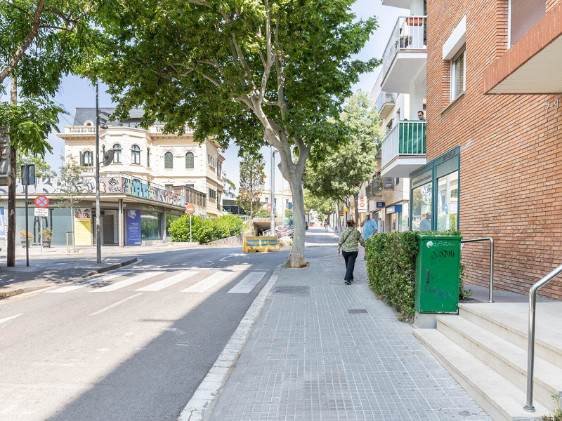 Bright 3-bedroom apartment with a beautiful view on the top floor, located in the Centre-Estació area of Sant Cugat. Photo:  37
