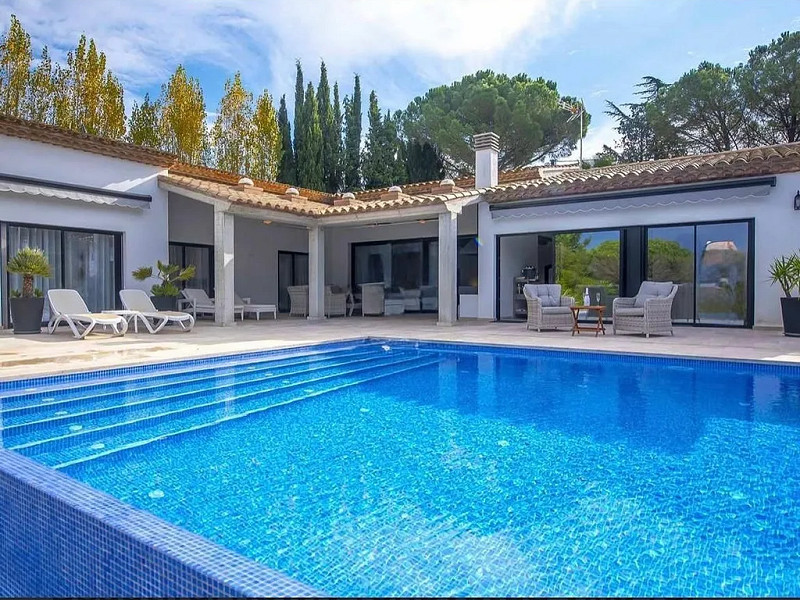 Роскошная вилла в элитной урбанизации Golf Costa Brava, Санта-Кристина-де-Аро. Фото:  1