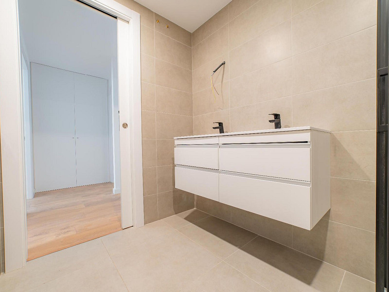 New Ground Floor Apartment with Terrace. Photo:  23