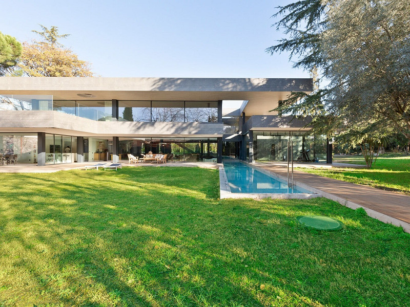 Designer Villa with Private Garden and Pool in Valldoreix. Photo:  3