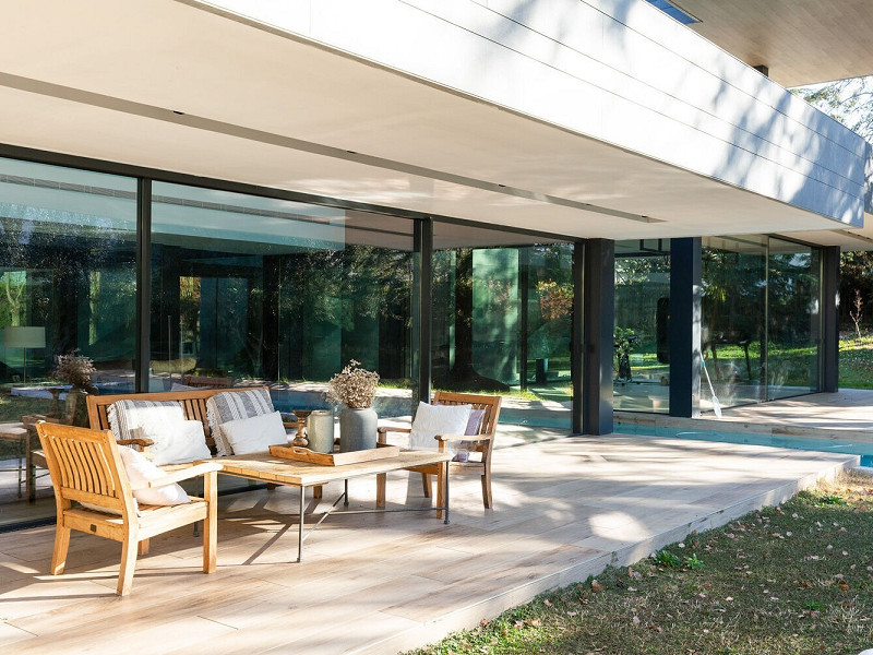 Designer Villa with Private Garden and Pool in Valldoreix. Photo:  5