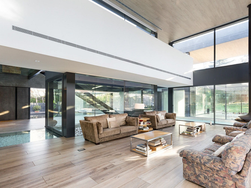 Designer Villa with Private Garden and Pool in Valldoreix. Photo:  7