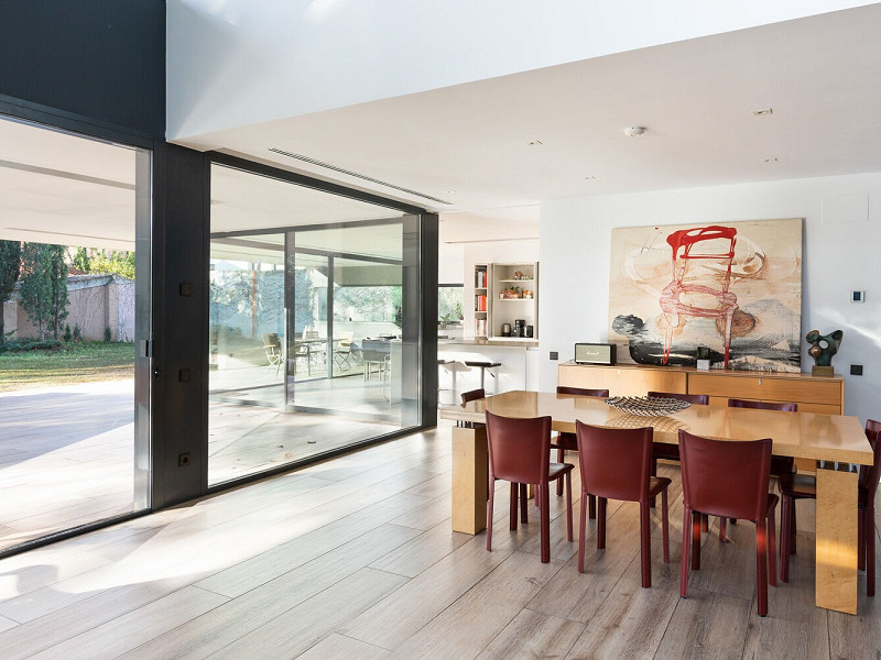 Designer Villa with Private Garden and Pool in Valldoreix. Photo:  8
