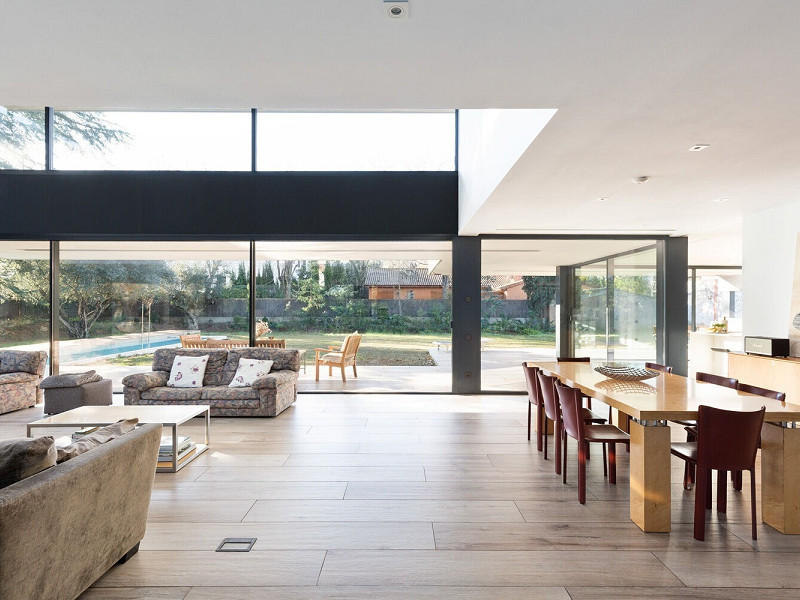 Designer Villa with Private Garden and Pool in Valldoreix. Photo:  10