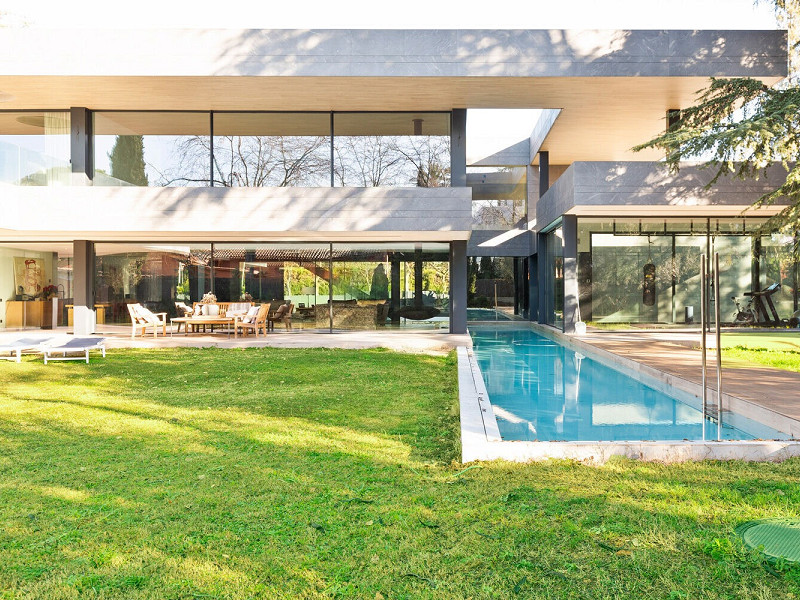 Designer Villa with Private Garden and Pool in Valldoreix. Photo:  17