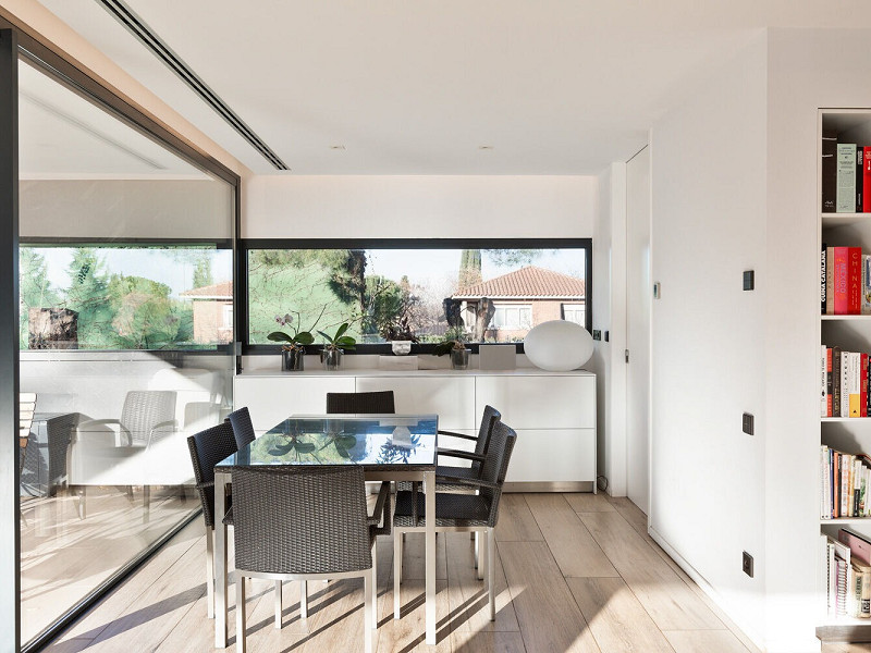 Designer Villa with Private Garden and Pool in Valldoreix. Photo:  23
