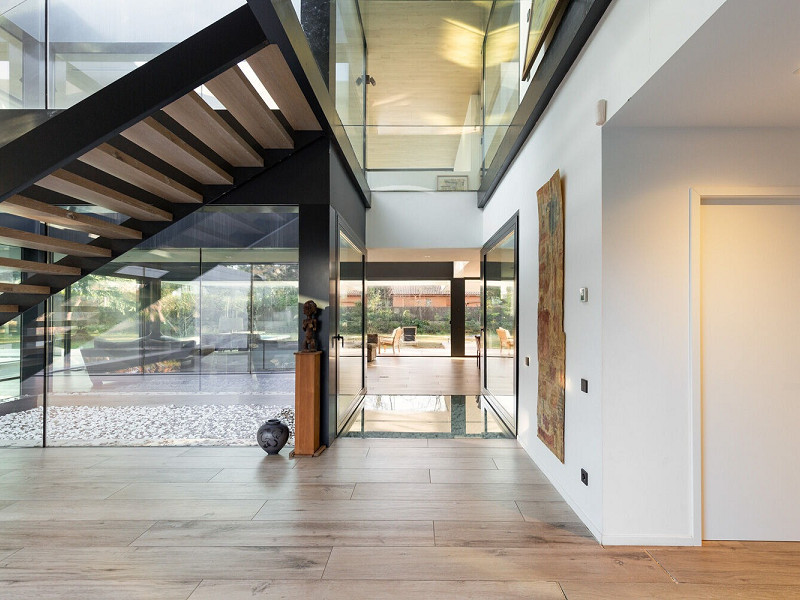 Designer Villa with Private Garden and Pool in Valldoreix. Photo:  24