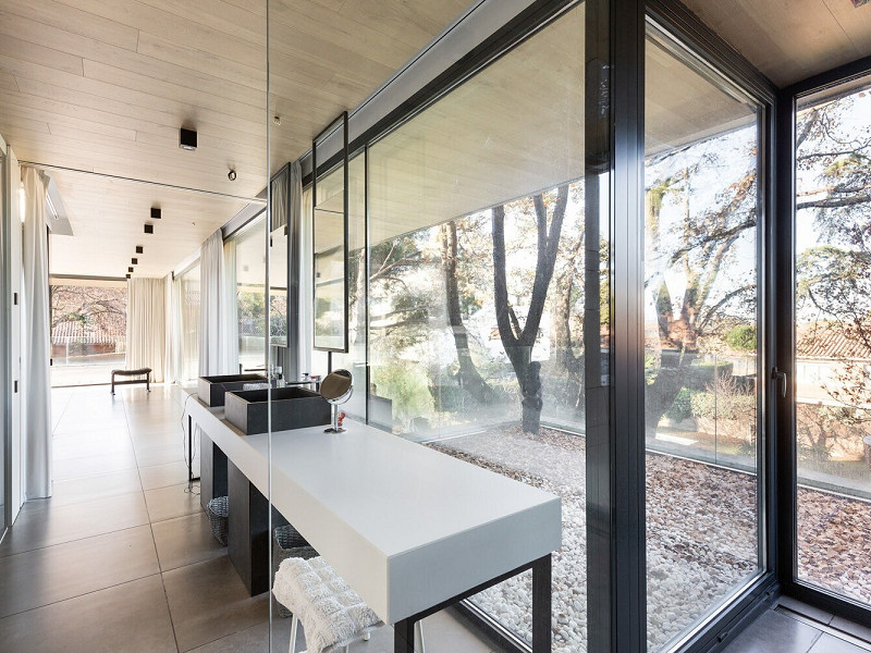 Designer Villa with Private Garden and Pool in Valldoreix. Photo:  35