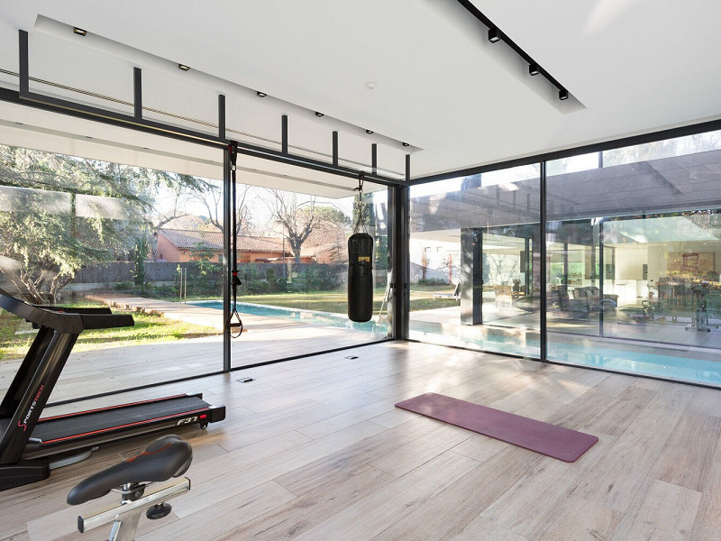 Designer Villa with Private Garden and Pool in Valldoreix. Photo:  42