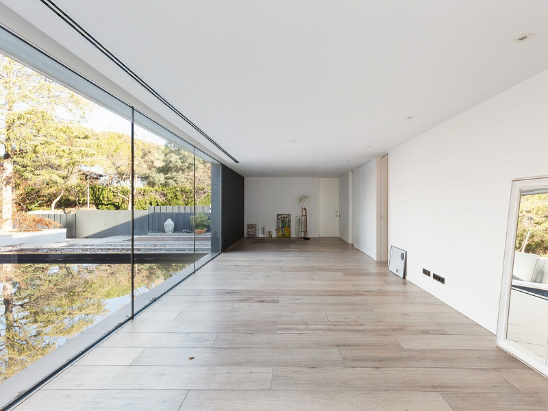 Designer Villa with Private Garden and Pool in Valldoreix. Photo:  44