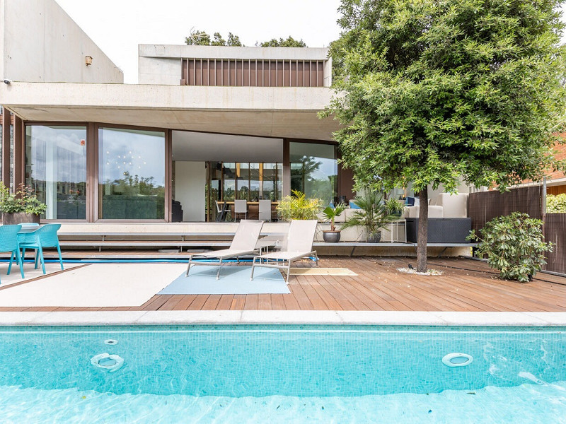 Modern Villa in a Prestigious Area Near the Golf Club in Sant Cugat