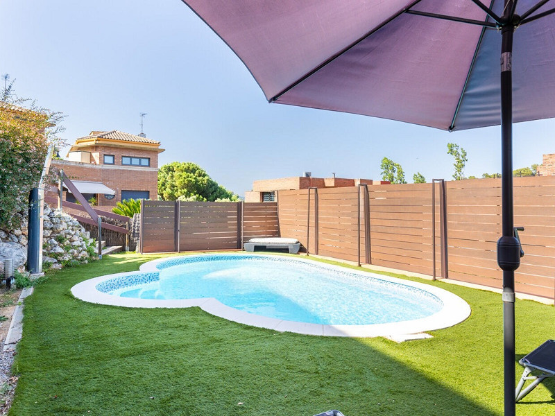 Elegant Semi-Detached Home with Garden and Pool in Sant Cugat. Photo:  5
