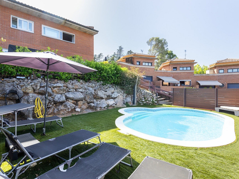 Elegant Semi-Detached Home with Garden and Pool in Sant Cugat. Photo:  6