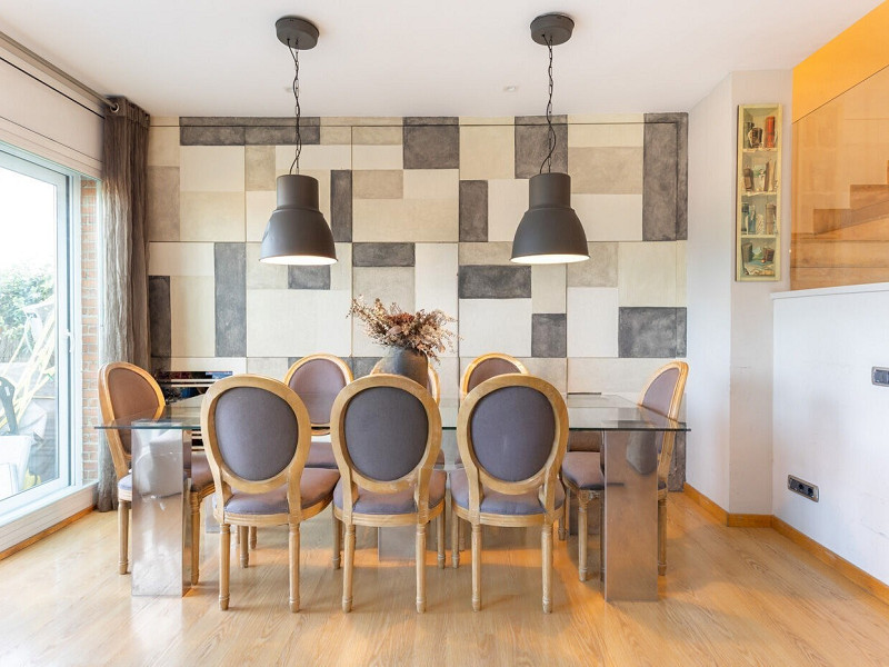 Elegant Semi-Detached Home with Garden and Pool in Sant Cugat. Photo:  12