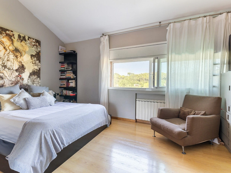 Elegant Semi-Detached Home with Garden and Pool in Sant Cugat. Photo:  19