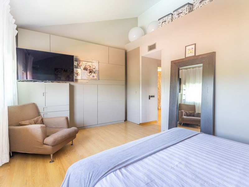Elegant Semi-Detached Home with Garden and Pool in Sant Cugat. Photo:  20