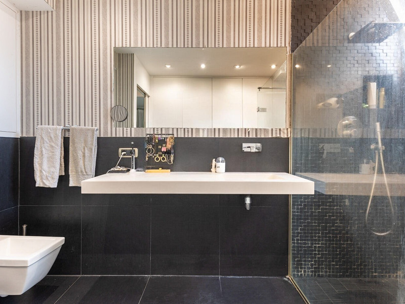 Elegant Semi-Detached Home with Garden and Pool in Sant Cugat. Photo:  21