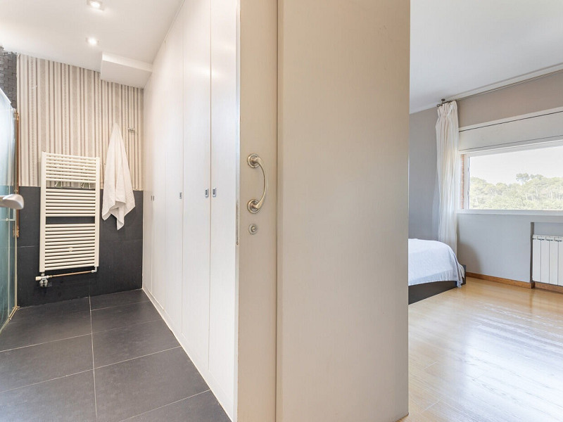 Elegant Semi-Detached Home with Garden and Pool in Sant Cugat. Photo:  23
