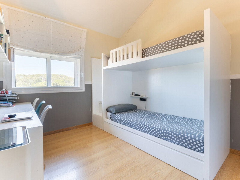 Elegant Semi-Detached Home with Garden and Pool in Sant Cugat. Photo:  24