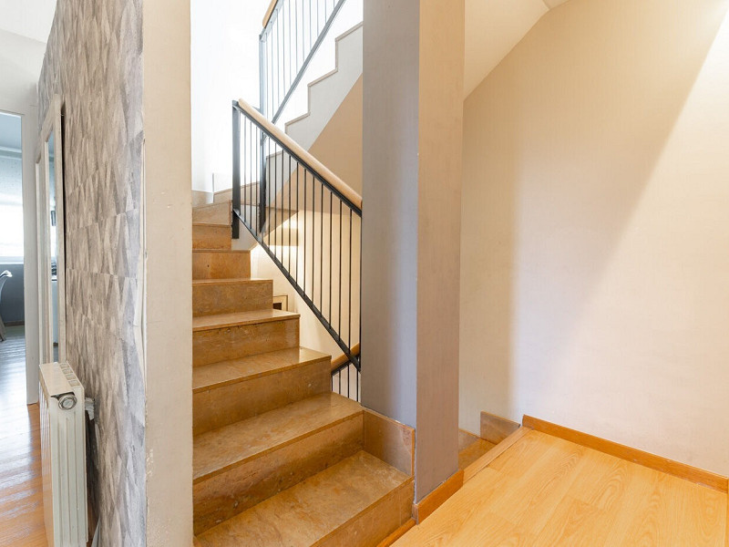 Elegant Semi-Detached Home with Garden and Pool in Sant Cugat. Photo:  28