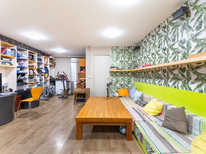 Elegant Semi-Detached Home with Garden and Pool in Sant Cugat. Photo:  34