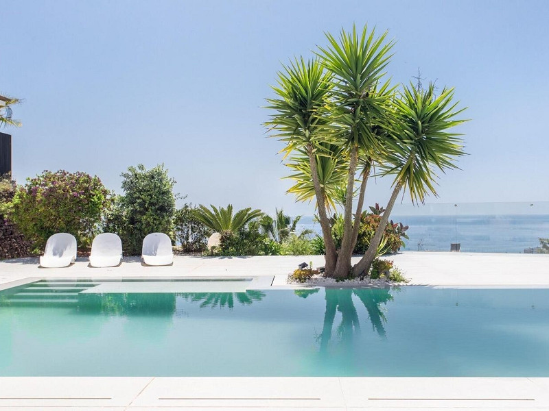  Elegant Villa with Sea Views and Independent Guest Area in Sant Vicenç de Montalt
