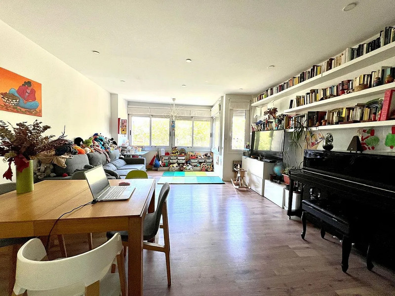 Fully Renovated Apartment on Rambla del Poblenou