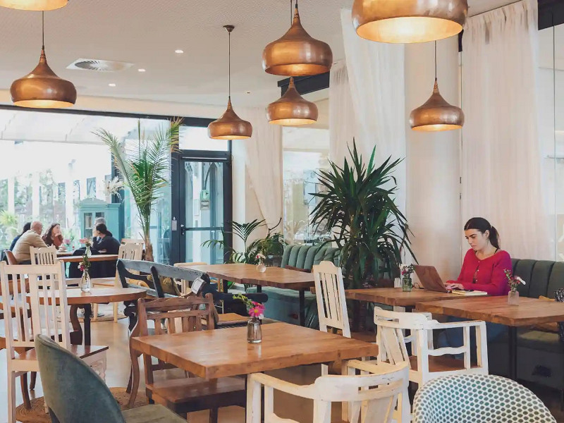 Restaurant with Tenant for Sale in the Suburbs of Barcelona