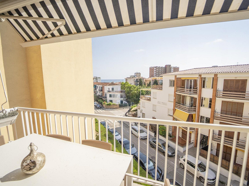 Bright Apartment with Spacious Terrace and Open Views in Coma-Ruga