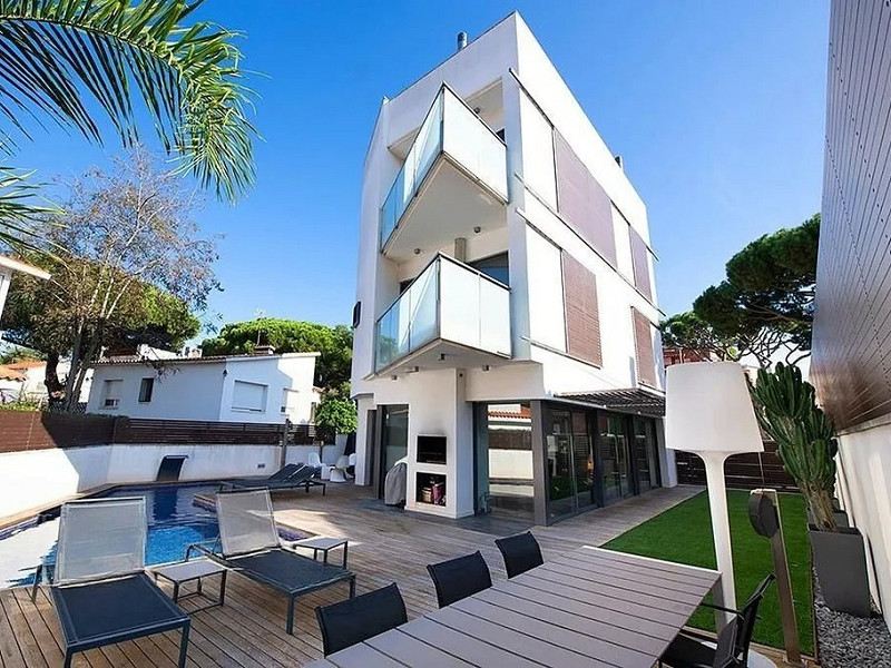 Exclusive Coastal House in La Pineda, Casteldefels