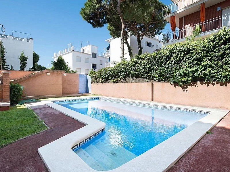 Stylish Townhouse with Terrace in Castelldefels. Photo:  6