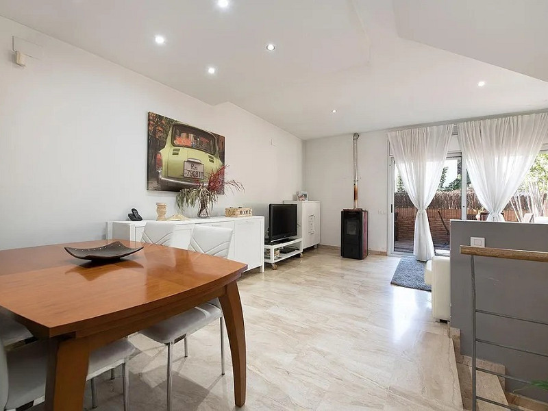 Stylish Townhouse with Terrace in Castelldefels. Photo:  7