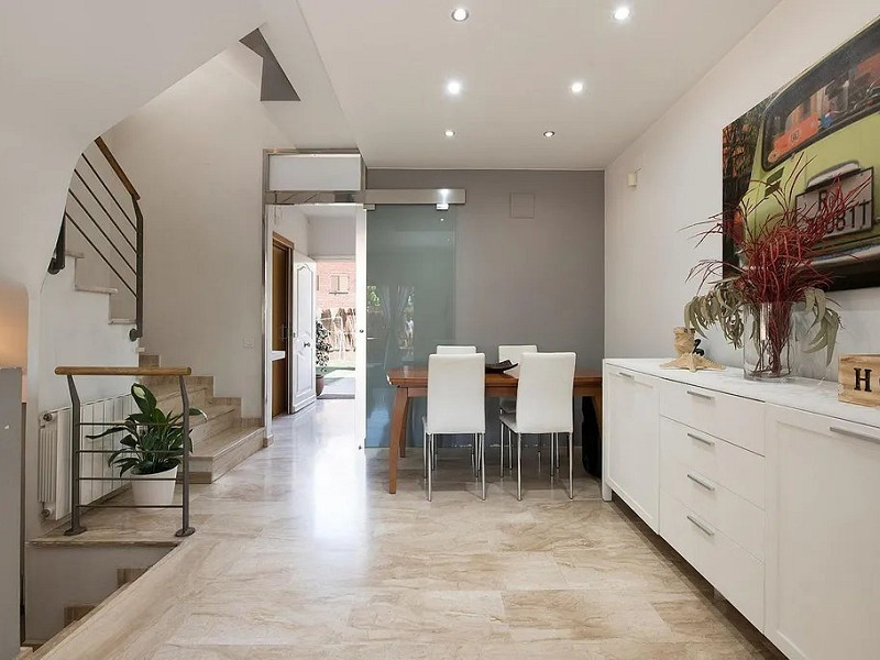 Stylish Townhouse with Terrace in Castelldefels. Photo:  8