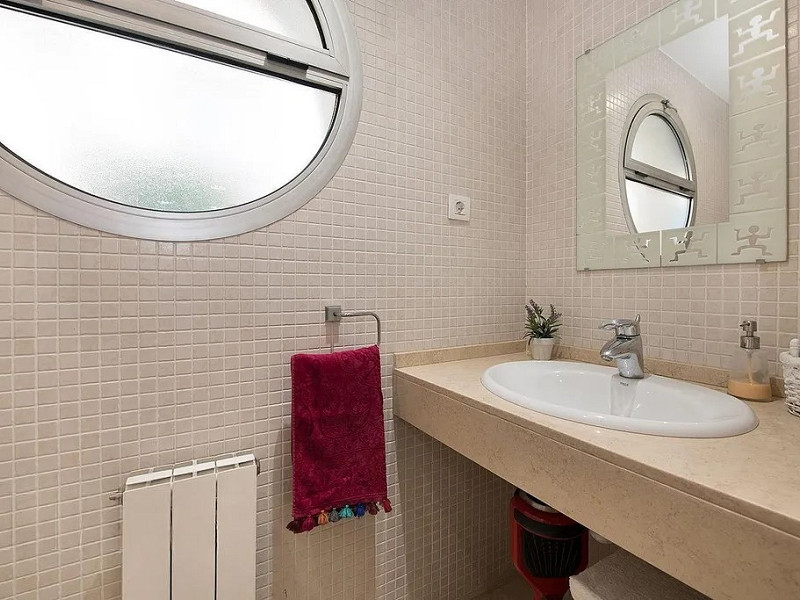 Stylish Townhouse with Terrace in Castelldefels. Photo:  12