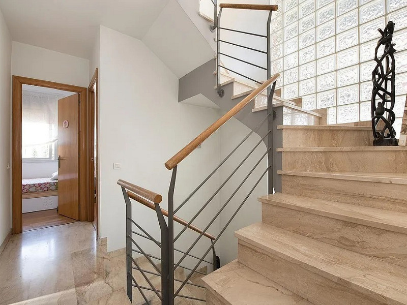 Stylish Townhouse with Terrace in Castelldefels. Photo:  13