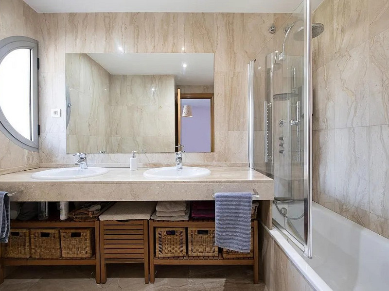 Stylish Townhouse with Terrace in Castelldefels. Photo:  16