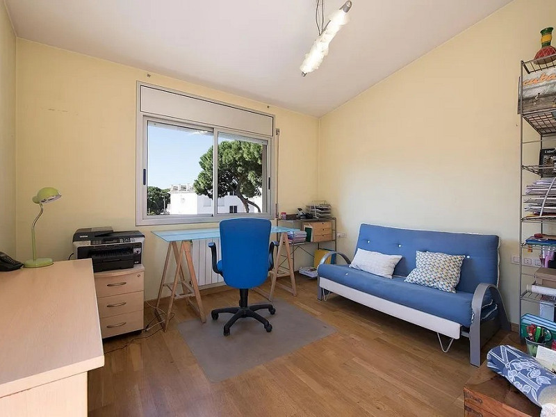 Stylish Townhouse with Terrace in Castelldefels. Photo:  21