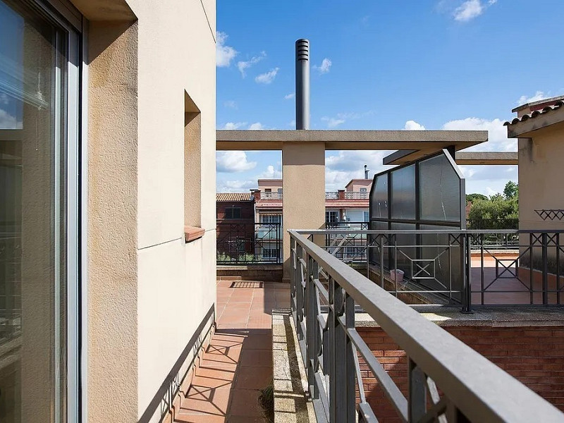 Stylish Townhouse with Terrace in Castelldefels. Photo:  23