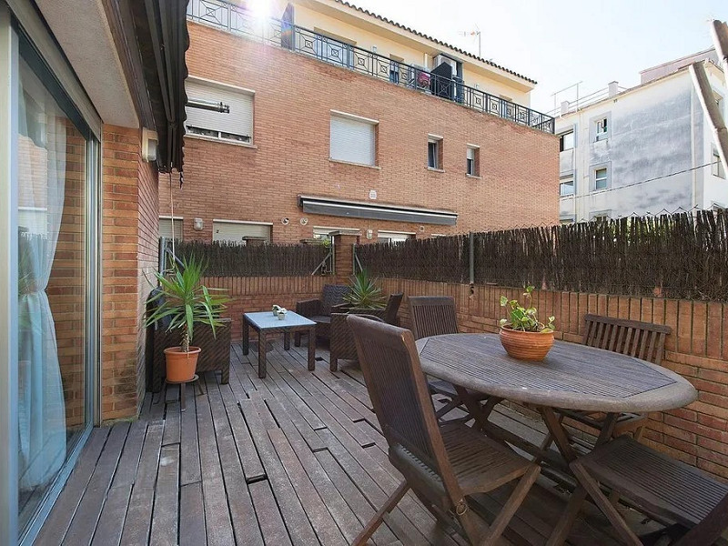 Stylish Townhouse with Terrace in Castelldefels. Photo:  28