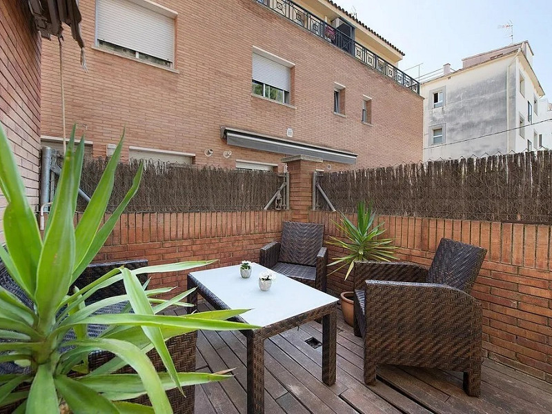 Stylish Townhouse with Terrace in Castelldefels. Photo:  29