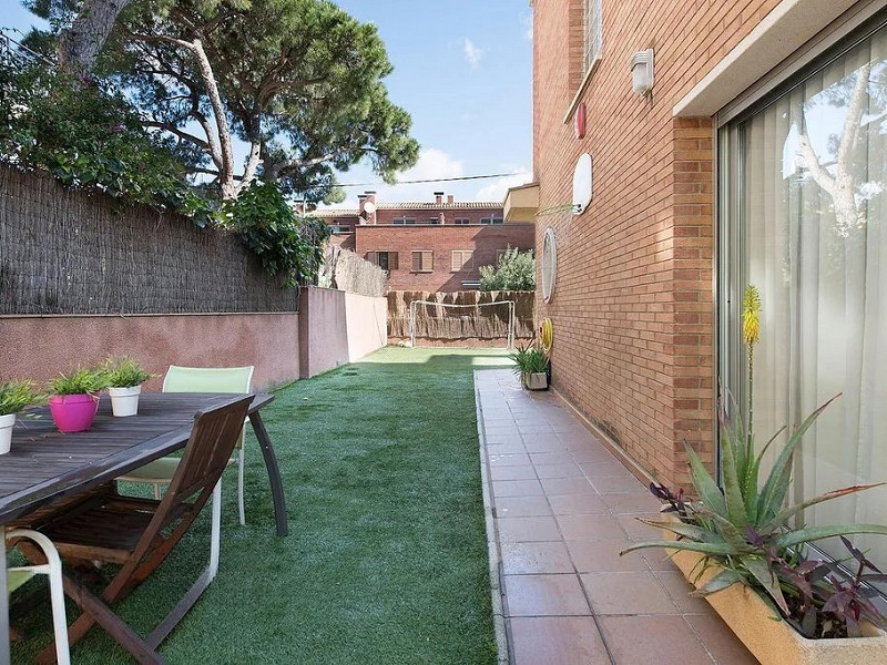 Stylish Townhouse with Terrace in Castelldefels. Photo:  31