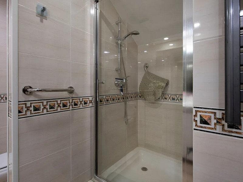 Modern House with Garden and Pool in Castelldefels. Photo:  7