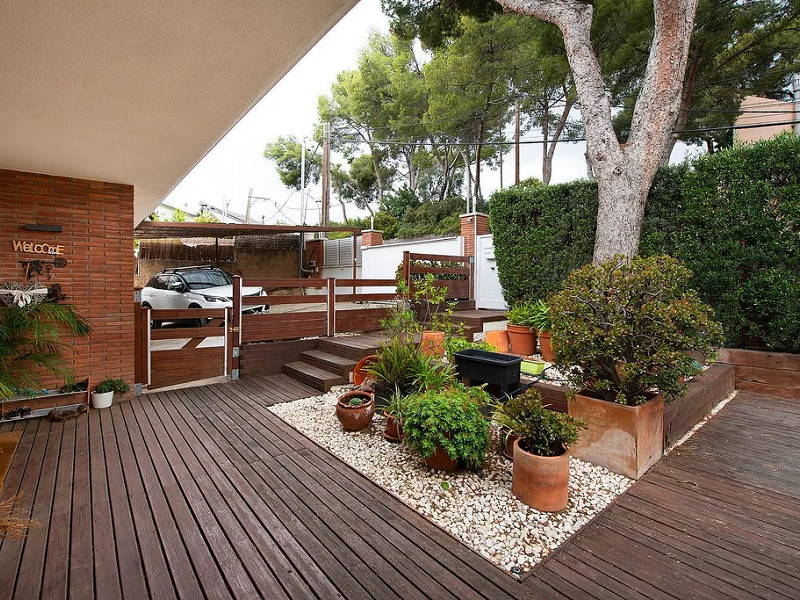 Modern House with Garden and Pool in Castelldefels. Photo:  9