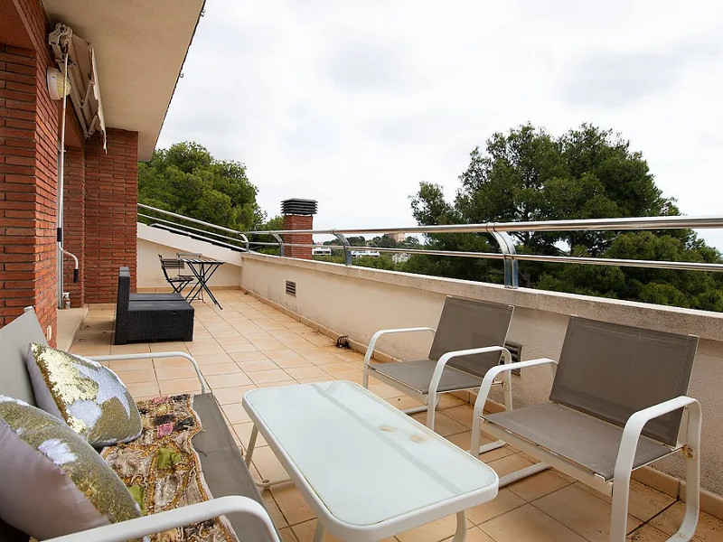 Modern House with Garden and Pool in Castelldefels. Photo:  13