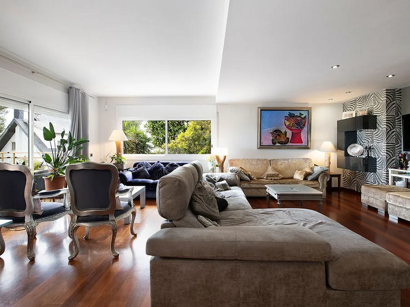 Modern House with Garden and Pool in Castelldefels. Photo:  18