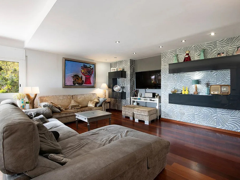 Modern House with Garden and Pool in Castelldefels. Photo:  19