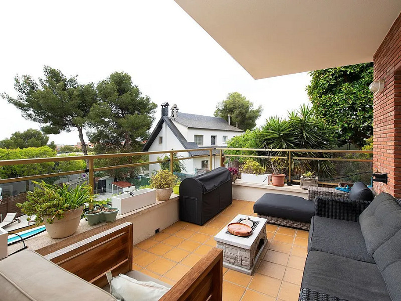 Modern House with Garden and Pool in Castelldefels. Photo:  21